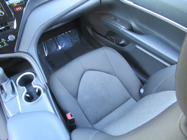 2021 Toyota Camry LE - Photo 18