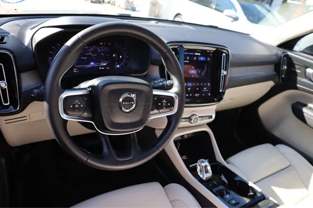 2023 Volvo XC40 Ultimate photo 11