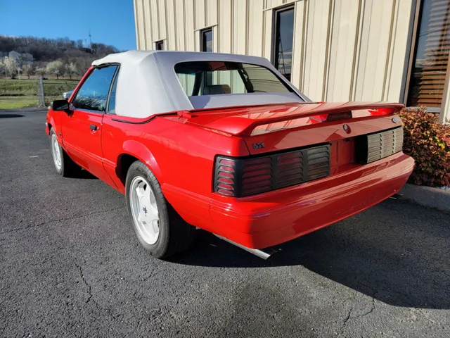 1992 Ford Mustang - Photo 6