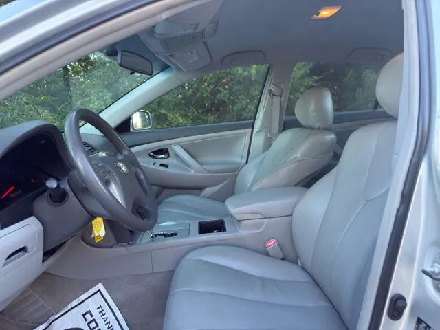 2009 Toyota Camry LE - Photo 10