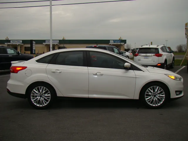 2015 Ford Focus Titanium's photo