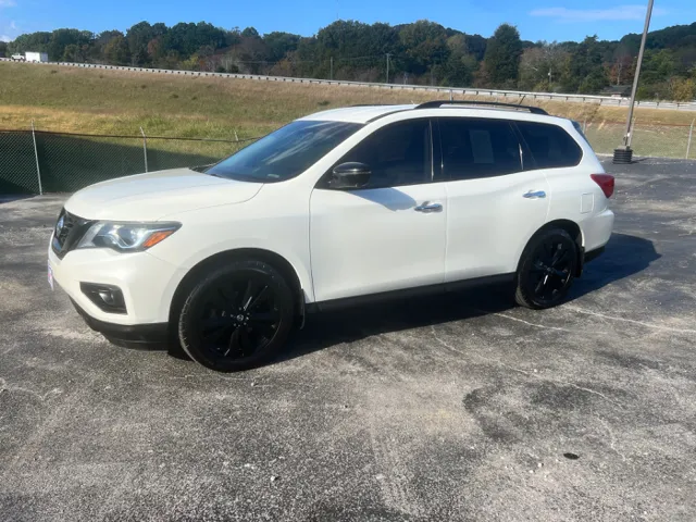 2018 Nissan Pathfinder SL's photo