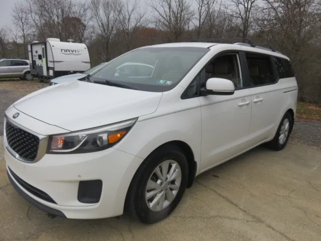 2018 Kia Sedona LX photo 3