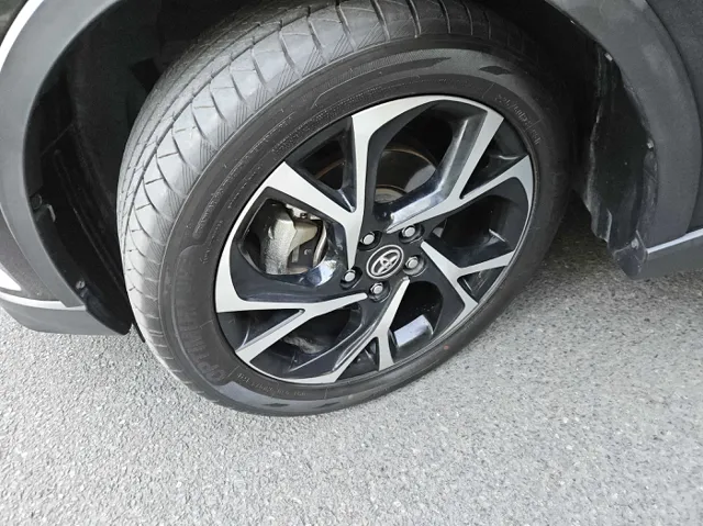 2019 Toyota C-HR XLE Limited photo 11