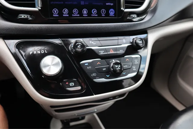 2017 Chrysler Pacifica Touring L photo 19