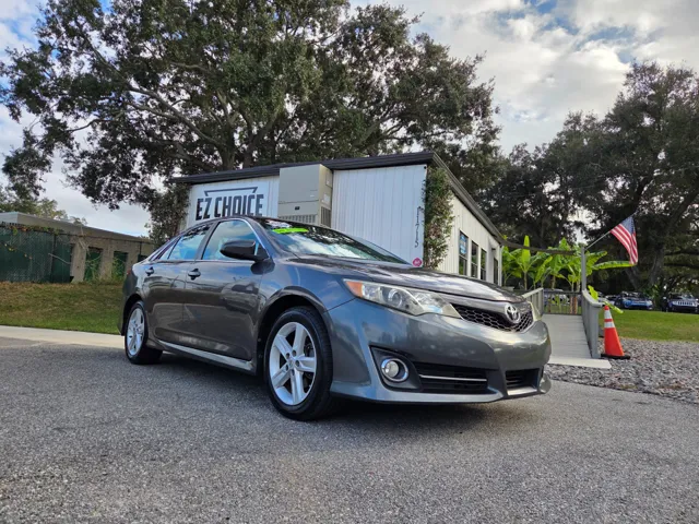 2013 Toyota Camry SE's photo