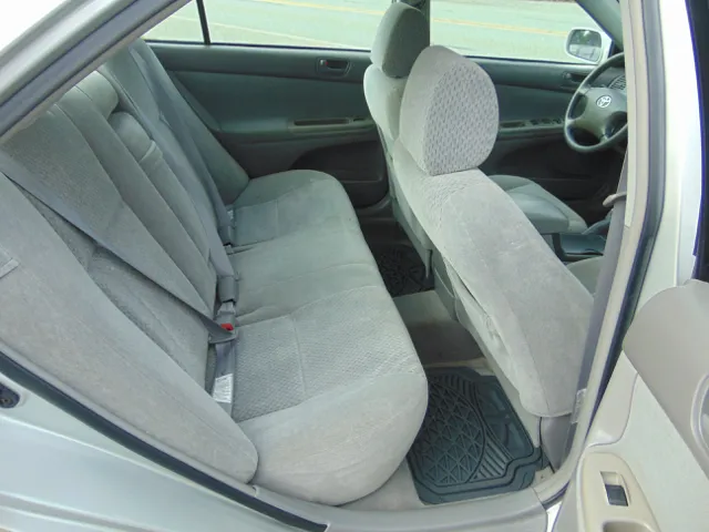 2004 Toyota Camry LE - Photo 16