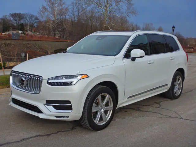 2024 Volvo XC90 Core's photo