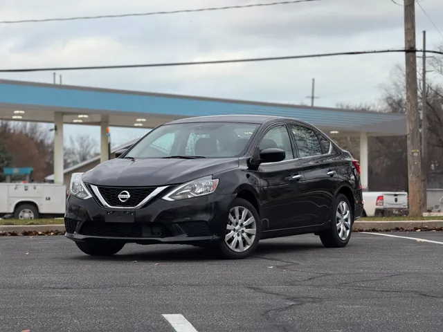 2019 Nissan Sentra photo 2