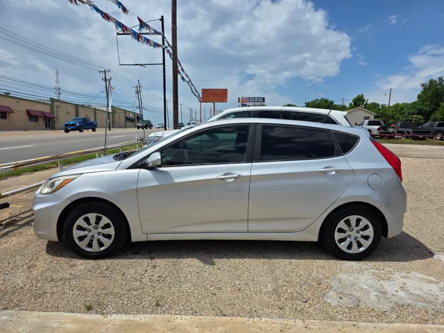 2017 Hyundai Accent SE 5-Door 6-Speed Automatic's photo