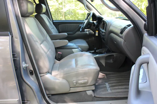 2001 Toyota Sequoia Limited - Photo 24