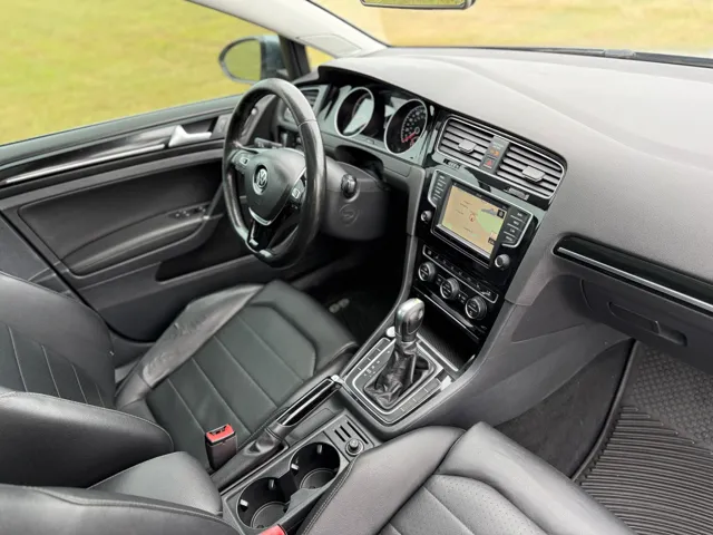 2017 Volkswagen Golf SportWagen 48
