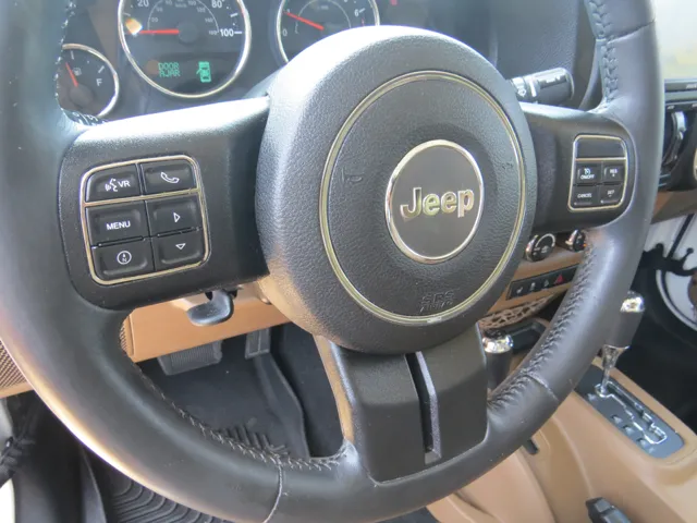 2014 Jeep Wrangler Unlimited Sahara photo 10
