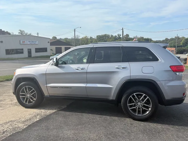 2017 Jeep Grand Cherokee Limited photo 2