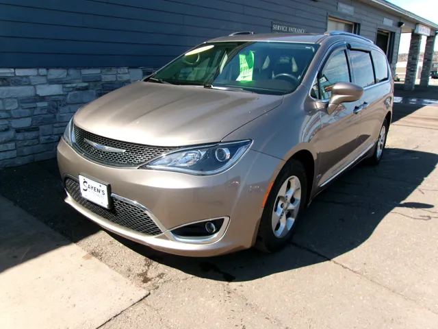 2017 Chrysler Pacifica Touring-L Plus's photo
