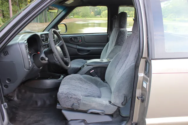 2002 GMC Sonoma SL - Photo 9