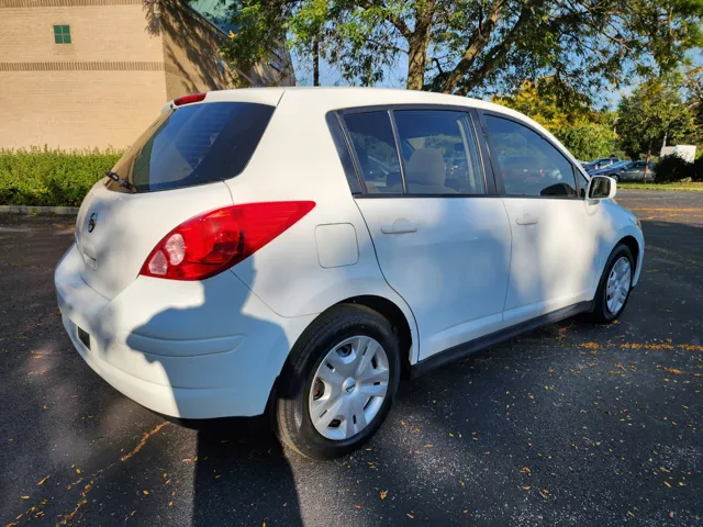 2010 Nissan Versa S photo 6