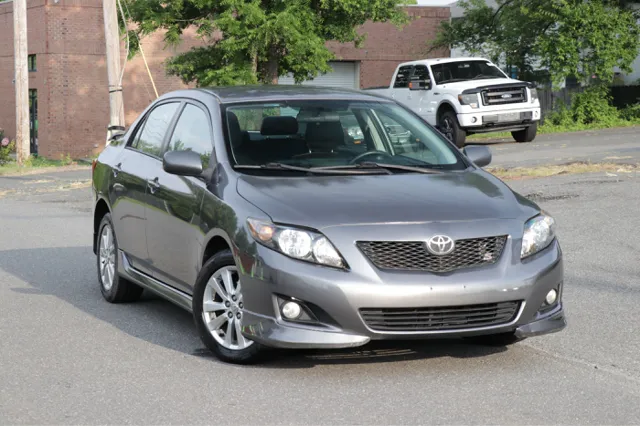 2010 Toyota Corolla's photo