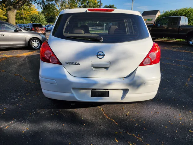 2010 Nissan Versa S photo 10