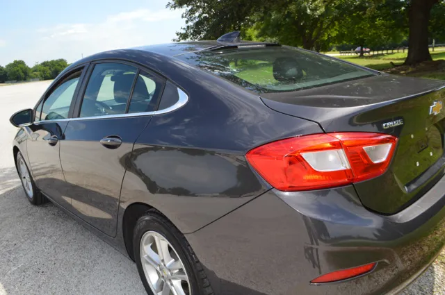 2017 Chevrolet Cruze LT - Photo 8