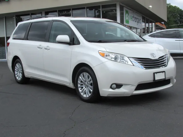 2016 Toyota Sienna's photo