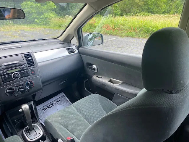 2011 Nissan Versa photo 29
