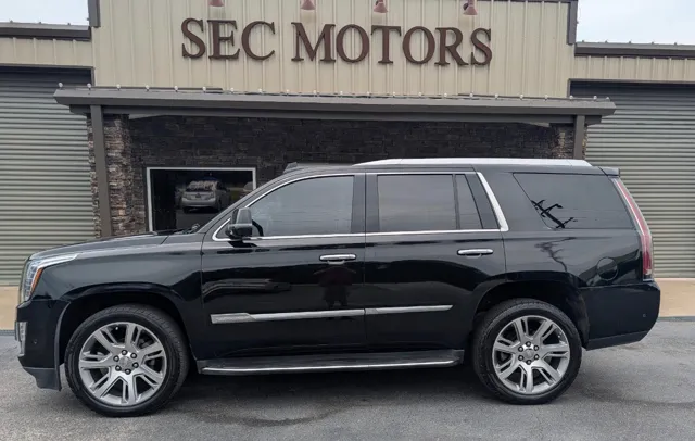 2017 Cadillac Escalade AWD Luxury's photo