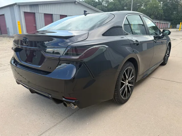 2021 Toyota Camry SE - Photo 8