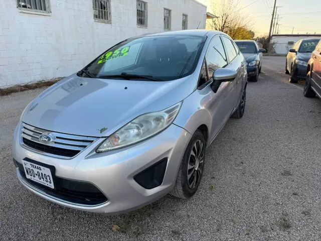 2012 Ford Fiesta SE Sedan's photo