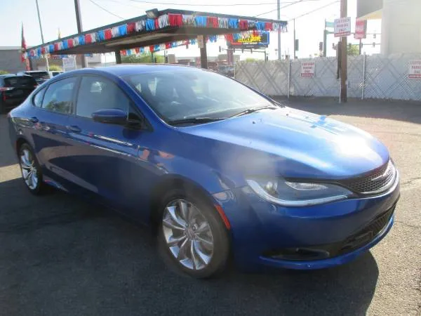 2015 Chrysler 200's photo