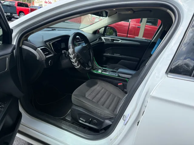 2019 Ford Fusion SE - Photo 8