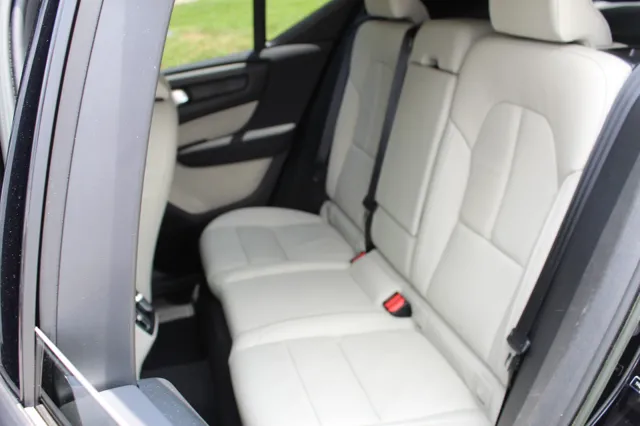 2022 Volvo XC40 T5 Momentum photo 20