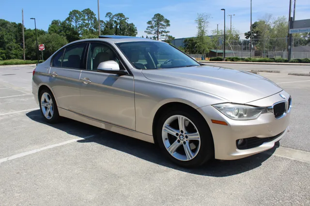 2014 BMW 3 Series 320i Sedan's photo