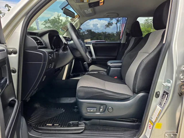 2016 Toyota 4Runner Base photo 19