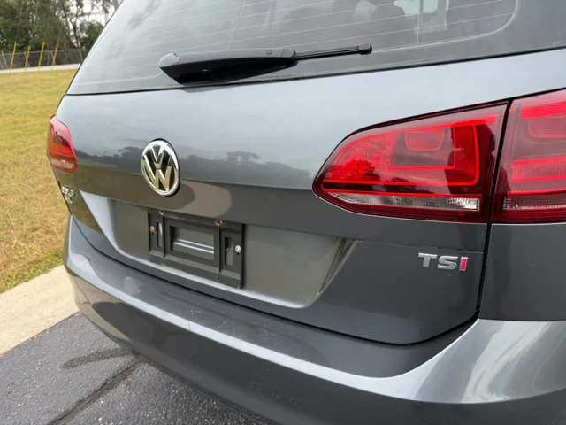 2017 Volkswagen Golf SportWagen 14