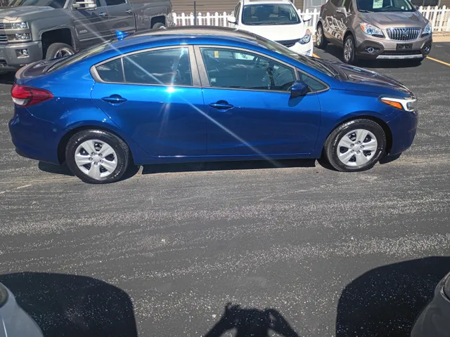 2017 Kia Forte LX Base photo 2