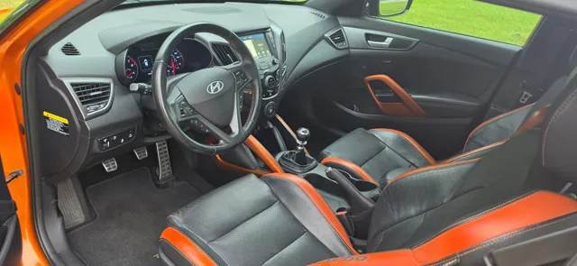 2016 Hyundai Veloster Base - Photo 8