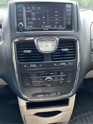 2015 Chrysler Town & Country Touring - Photo 21