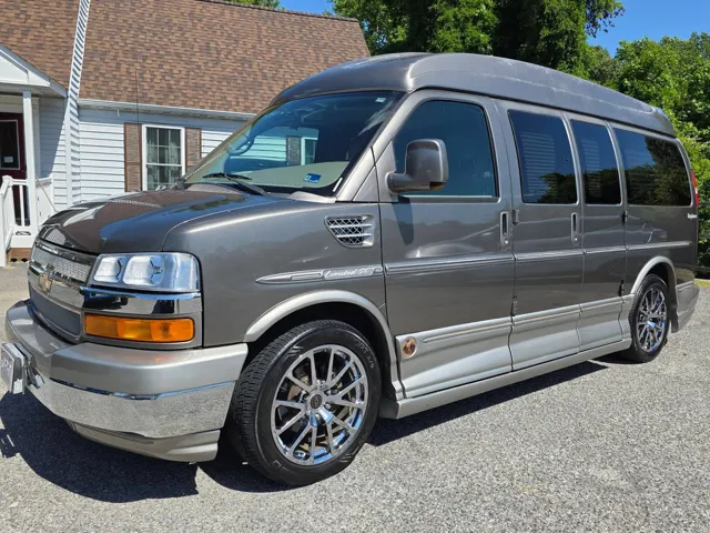 2011 Chevrolet Express's photo