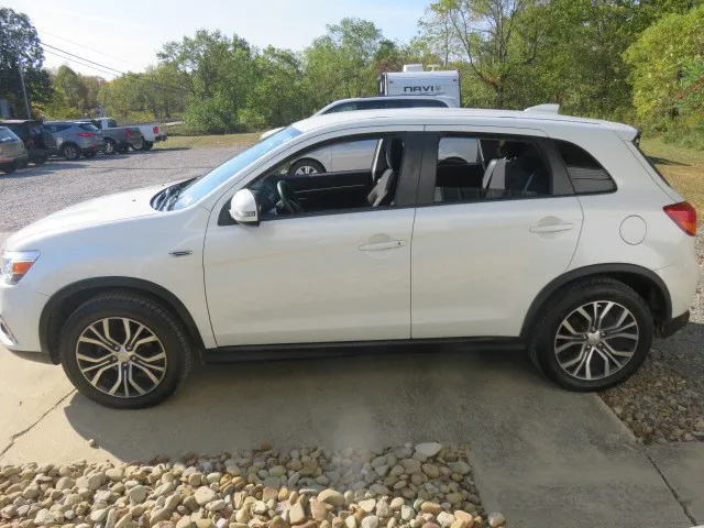 2017 Mitsubishi Outlander Sport ES photo 3