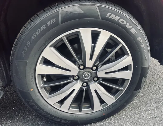 2017 Nissan Pathfinder SV - Photo 10
