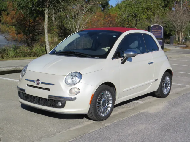 2012 FIAT 500 Lounge's photo