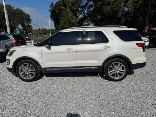 2017 Ford Explorer XLT's photo