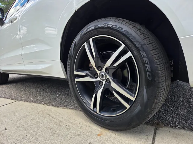 2020 Volvo XC60 R-Design - Photo 13