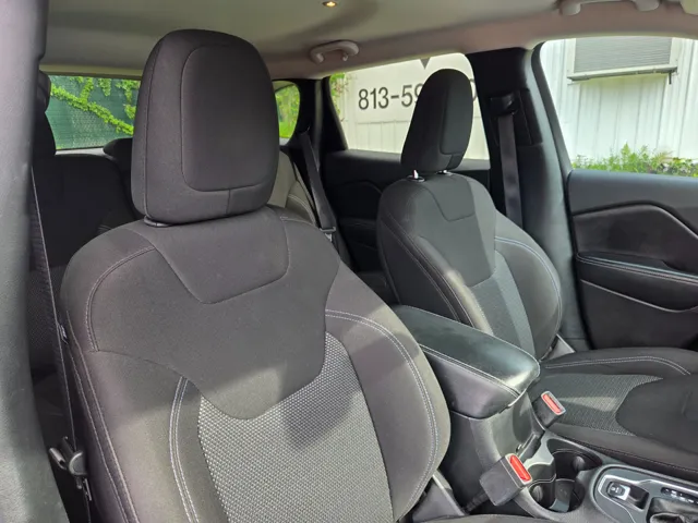 2019 Jeep Cherokee Latitude photo 21