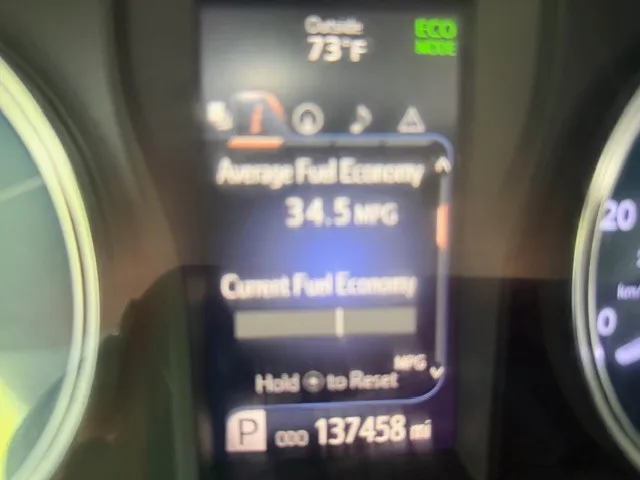 2016 Toyota Camry XLE Hybrid - Photo 37