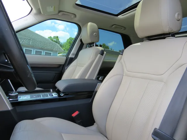 2018 Land Rover Discovery HSE photo 8