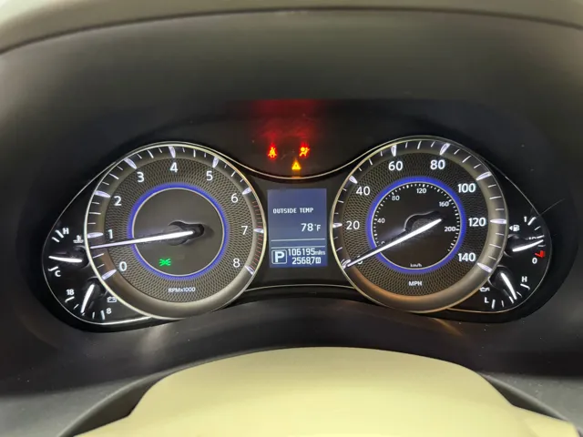 2015 Infiniti QX80 photo 11