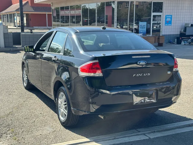 2011 Ford Focus SE - Photo 8