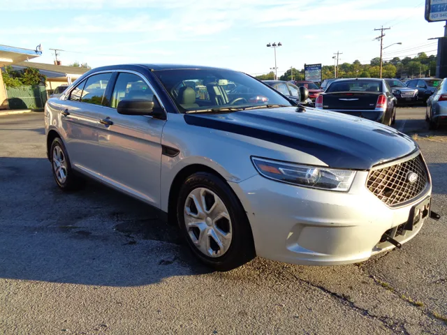 2017 Ford Taurus photo 3